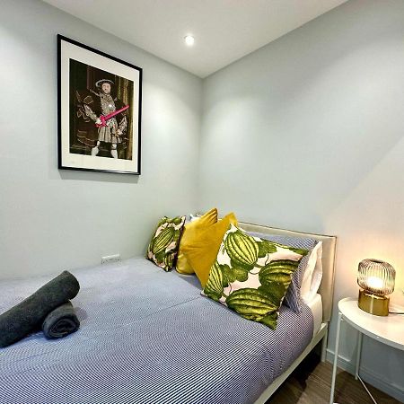Stunning Brand New House - Sleeps 6 - Free Parking - Great Location - Fast Wifi - Smart Tv - Close To Poole & Bournemouth & Sandbanks Eksteriør billede