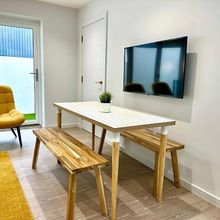 Stunning Brand New House - Sleeps 6 - Free Parking - Great Location - Fast Wifi - Smart Tv - Close To Poole & Bournemouth & Sandbanks Eksteriør billede