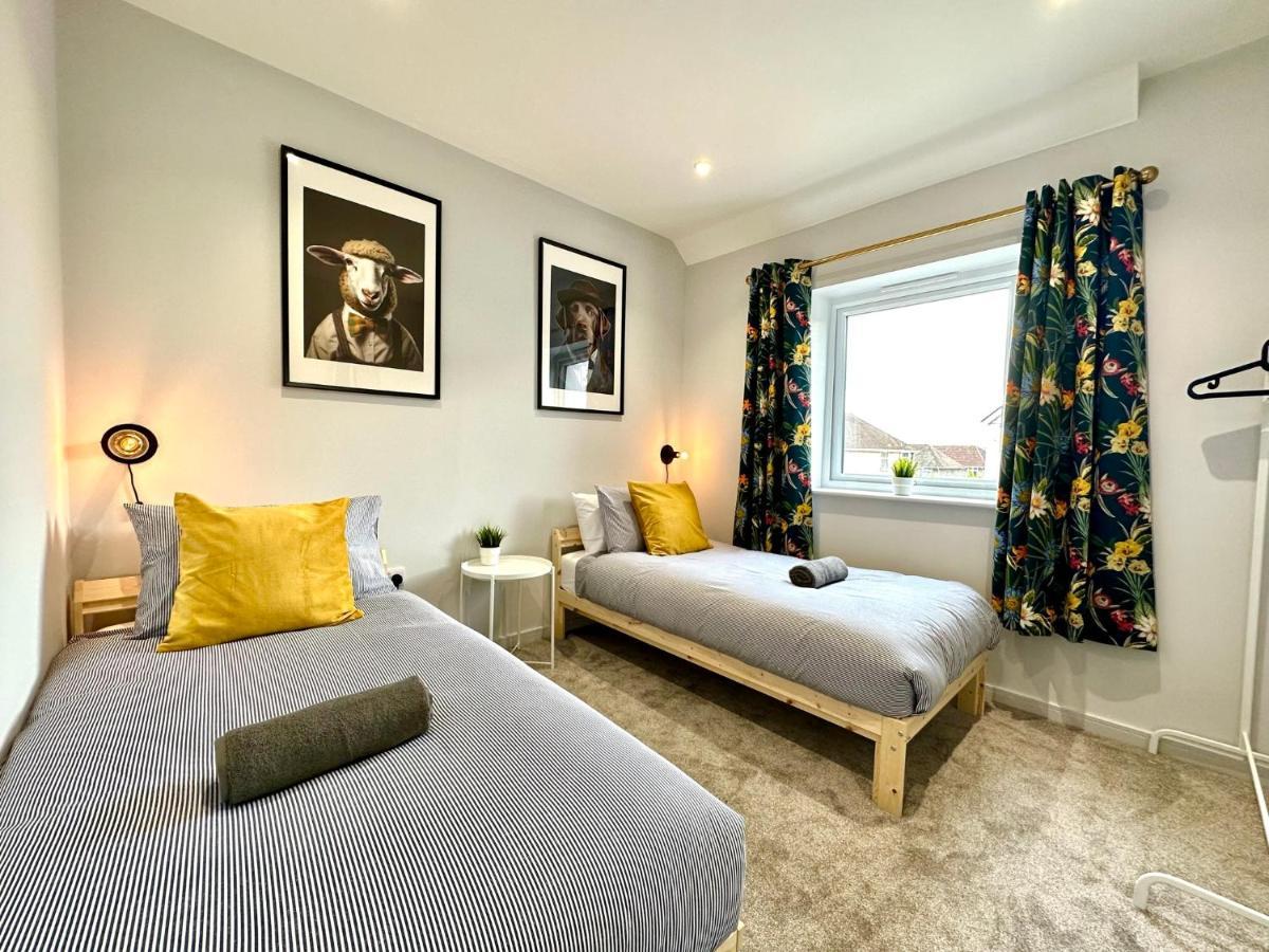 Stunning Brand New House - Sleeps 6 - Free Parking - Great Location - Fast Wifi - Smart Tv - Close To Poole & Bournemouth & Sandbanks Eksteriør billede