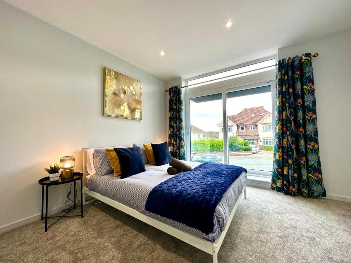 Stunning Brand New House - Sleeps 6 - Free Parking - Great Location - Fast Wifi - Smart Tv - Close To Poole & Bournemouth & Sandbanks Eksteriør billede