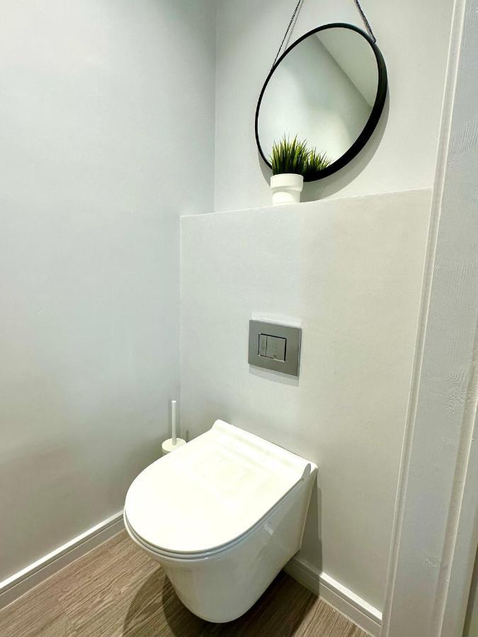 Stunning Brand New House - Sleeps 6 - Free Parking - Great Location - Fast Wifi - Smart Tv - Close To Poole & Bournemouth & Sandbanks Eksteriør billede