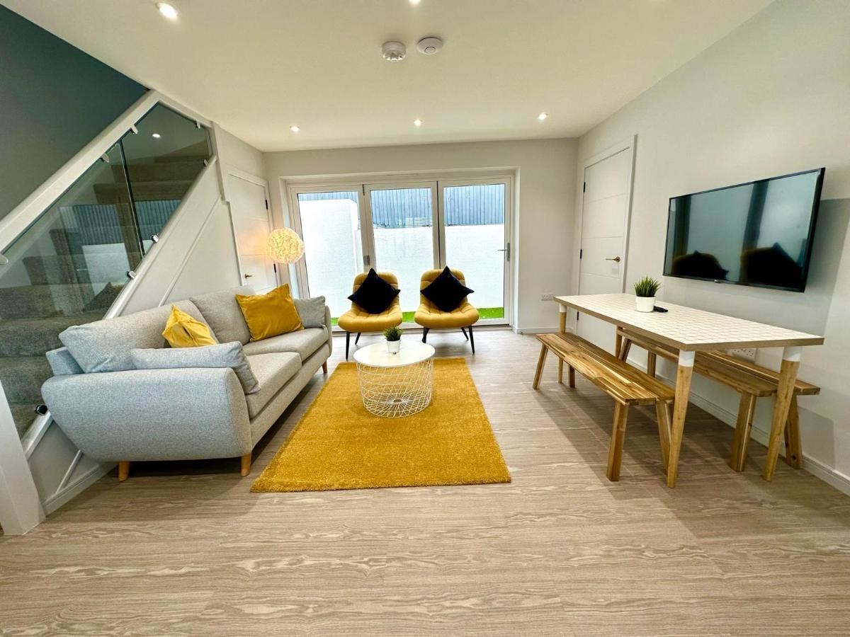Stunning Brand New House - Sleeps 6 - Free Parking - Great Location - Fast Wifi - Smart Tv - Close To Poole & Bournemouth & Sandbanks Eksteriør billede