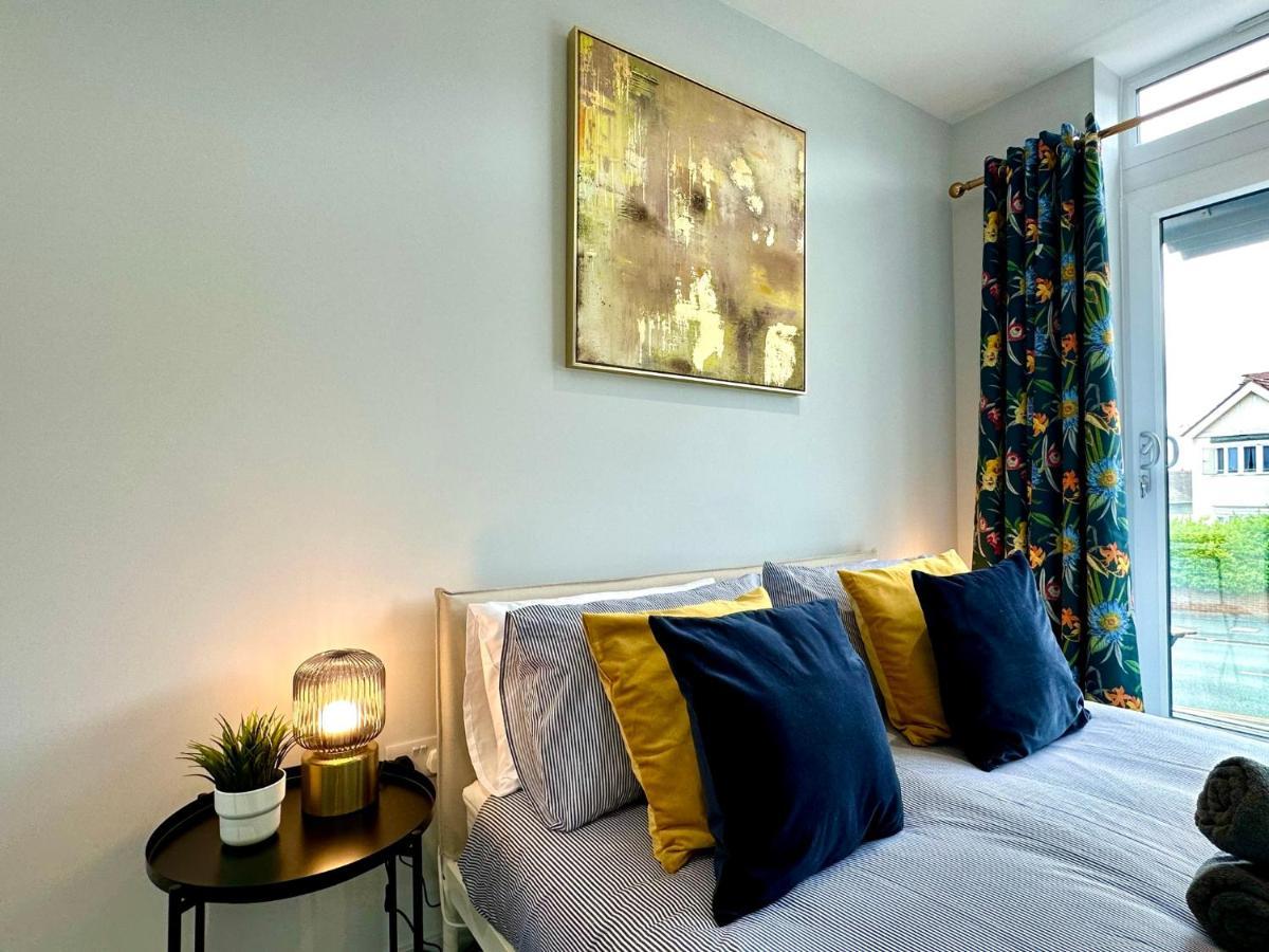 Stunning Brand New House - Sleeps 6 - Free Parking - Great Location - Fast Wifi - Smart Tv - Close To Poole & Bournemouth & Sandbanks Eksteriør billede